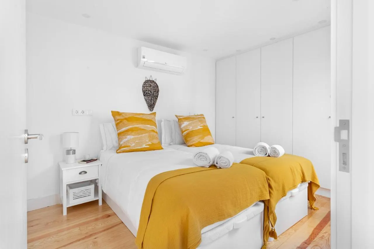 Апартаменты Joivy Principe Real 2Br Apt With Terrace Nearby Botanical Garden Of Лиссабон