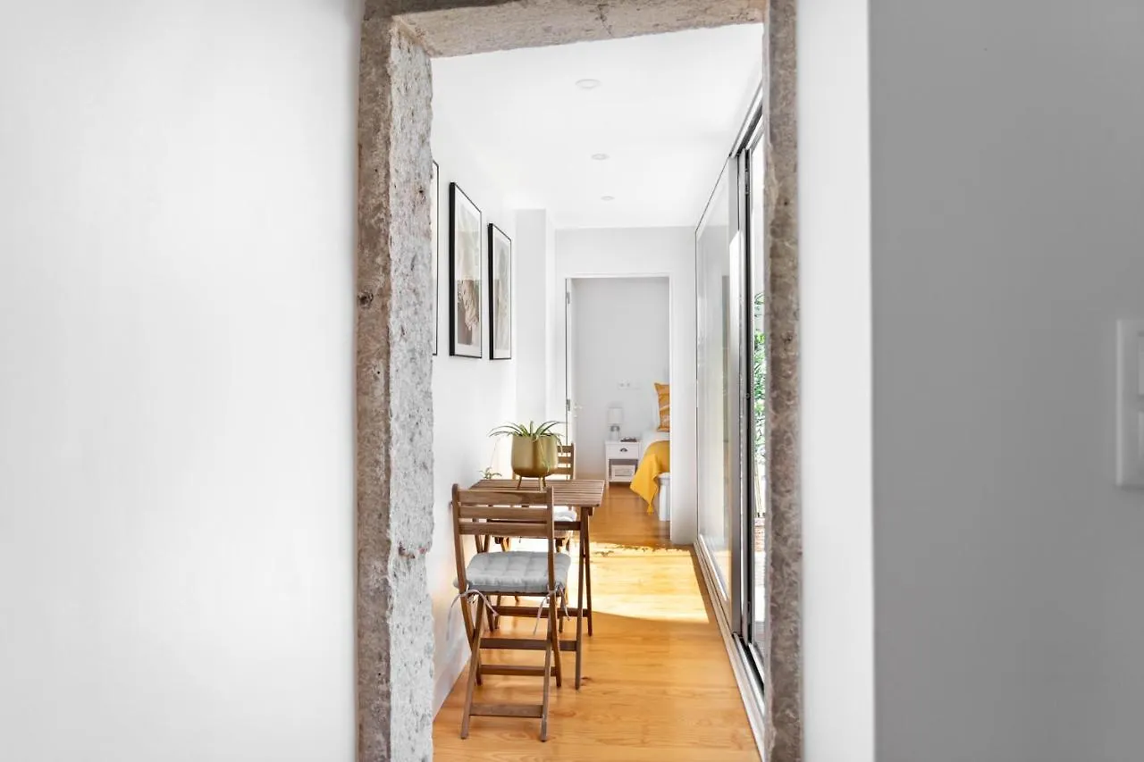 Апартаменты Joivy Principe Real 2Br Apt With Terrace Nearby Botanical Garden Of Лиссабон